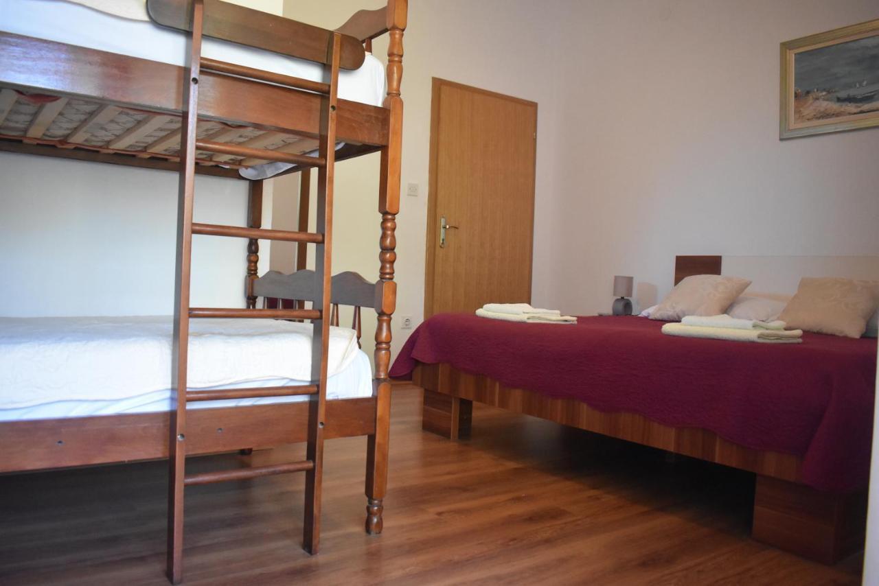 Apartmani Sekana Starigrad Paklenica Bagian luar foto