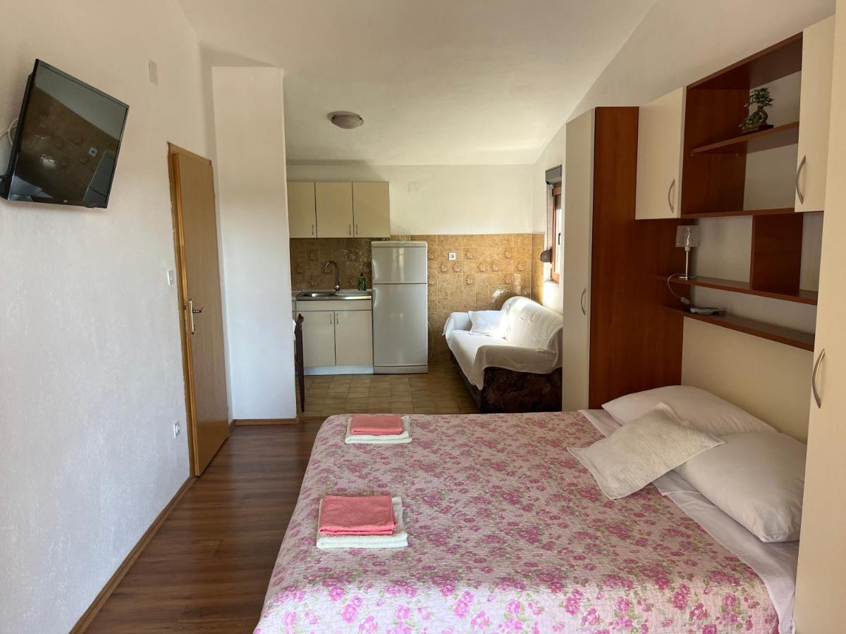 Apartmani Sekana Starigrad Paklenica Bagian luar foto
